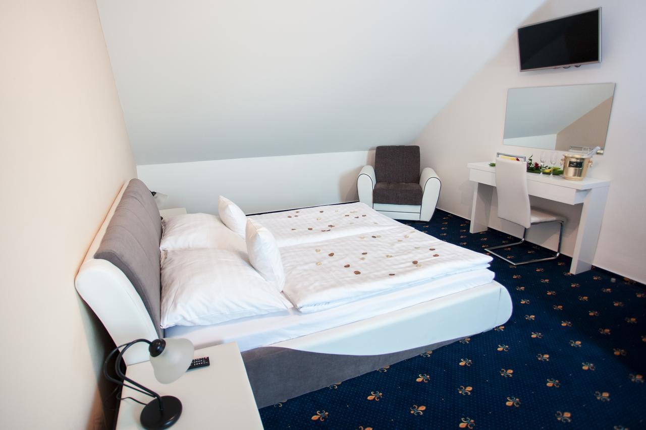 Hotel Savoy Ceske Budejovice Eksteriør billede